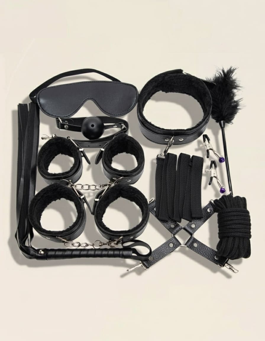 Kit Secret Lovers noir complet avec menottes, fouet, corde et masque – Jardin Intime