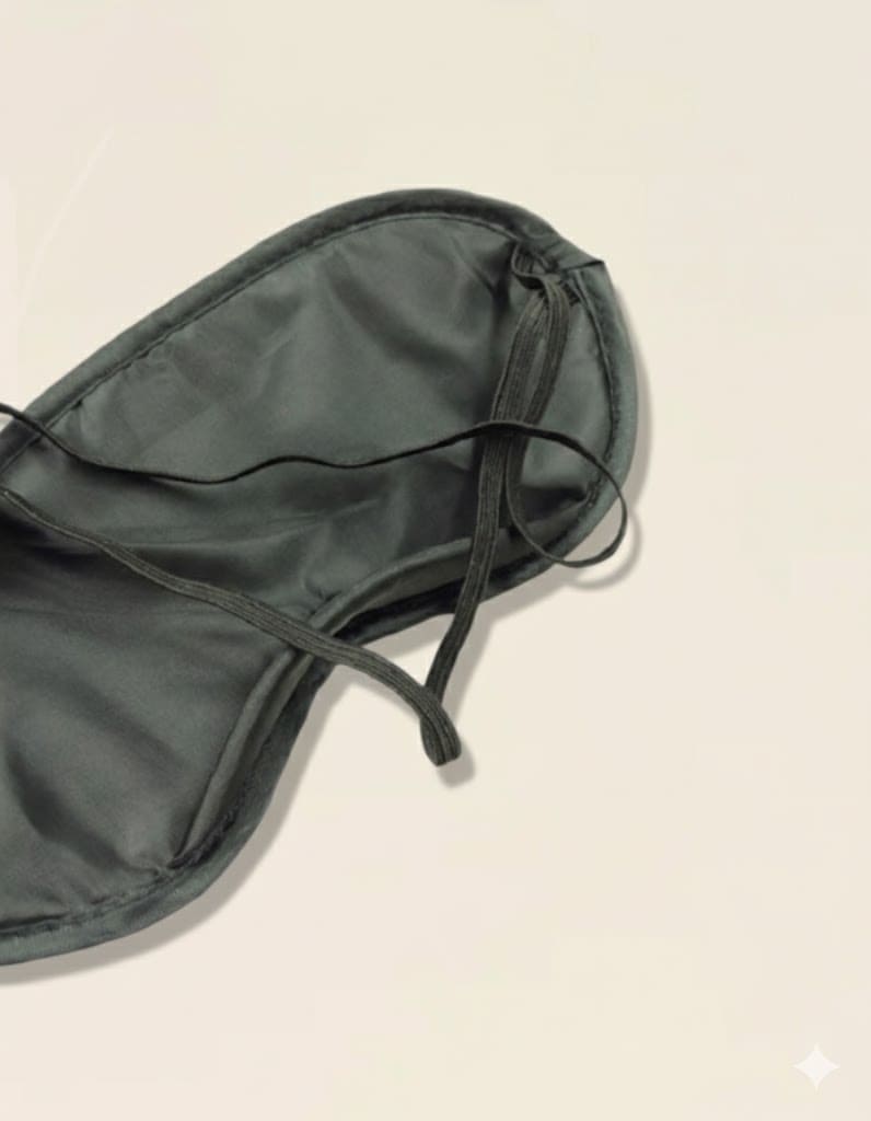 Masque satiné noir avec attaches élastiques, accessoire intime Jardin Intime.