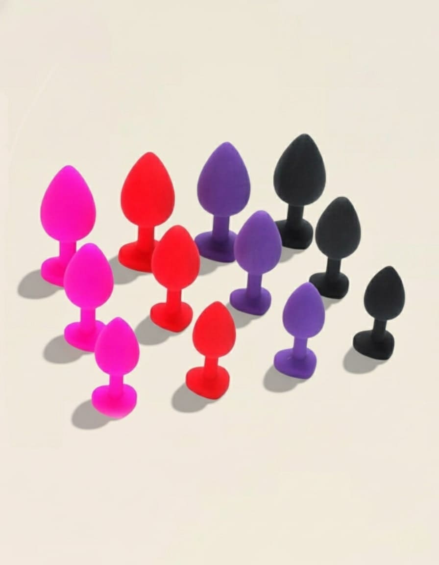 Collection de plugs anaux en silicone doux disponibles en plusieurs tailles et couleurs.
