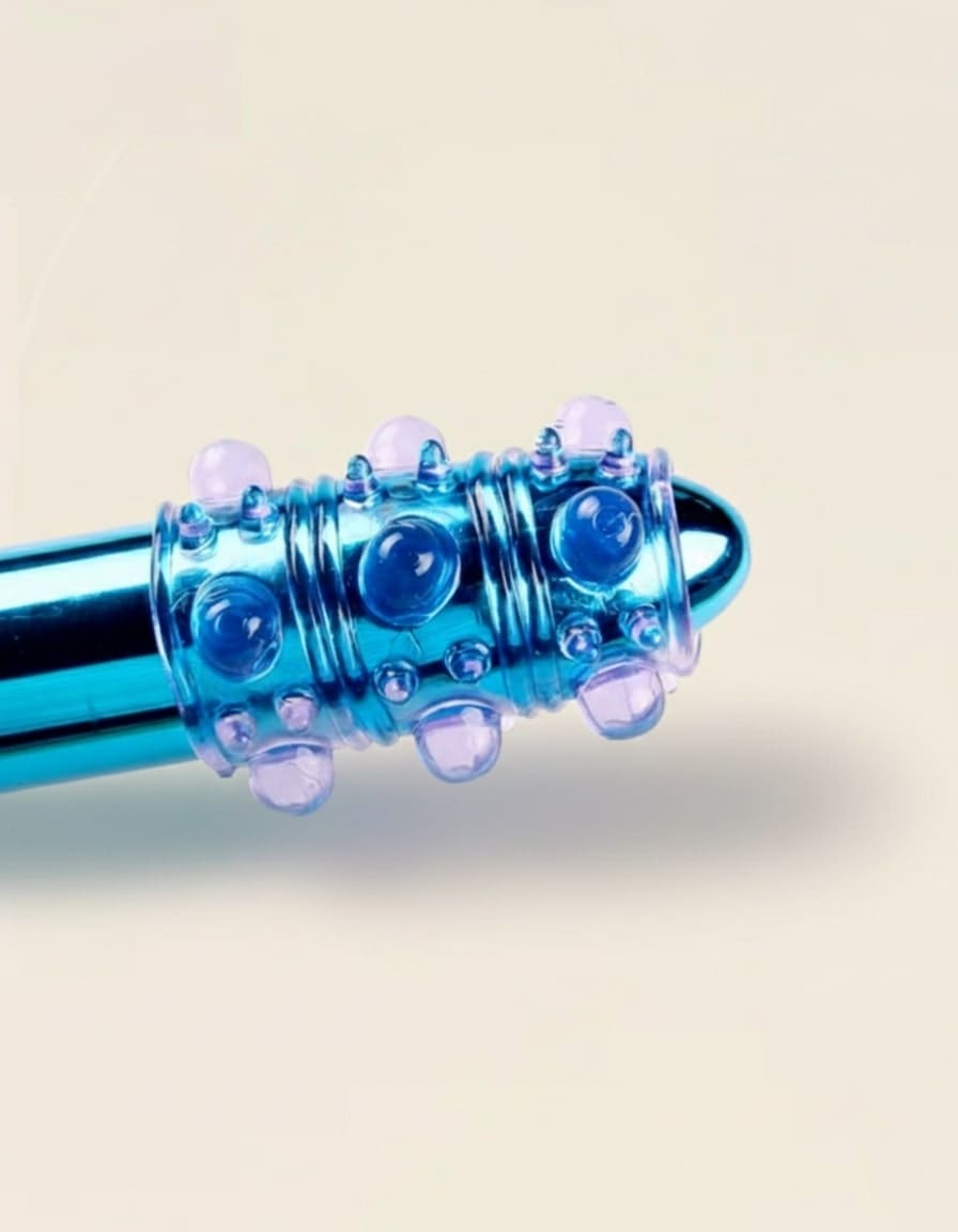 Manchette Sleeve Crystal Touch violet avec reliefs stimulants – accessoire plaisir Jardin Intime