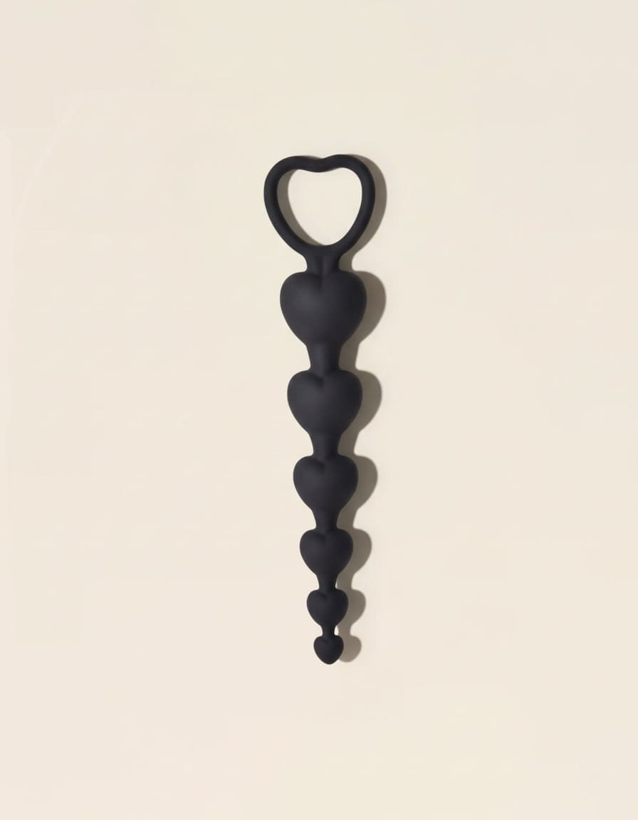 Perles anales Sweet Heart noires en silicone, design cœur romantique